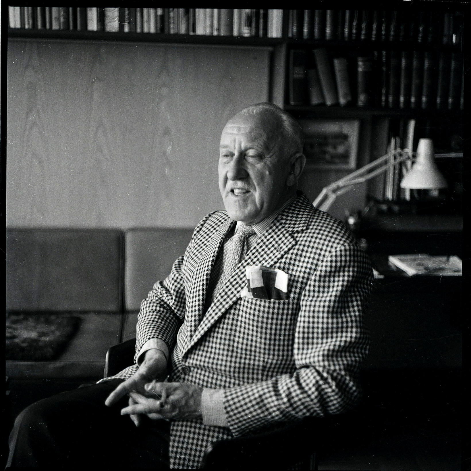 Halldór Laxness en 1969, dans son appartement de Fálkagata.