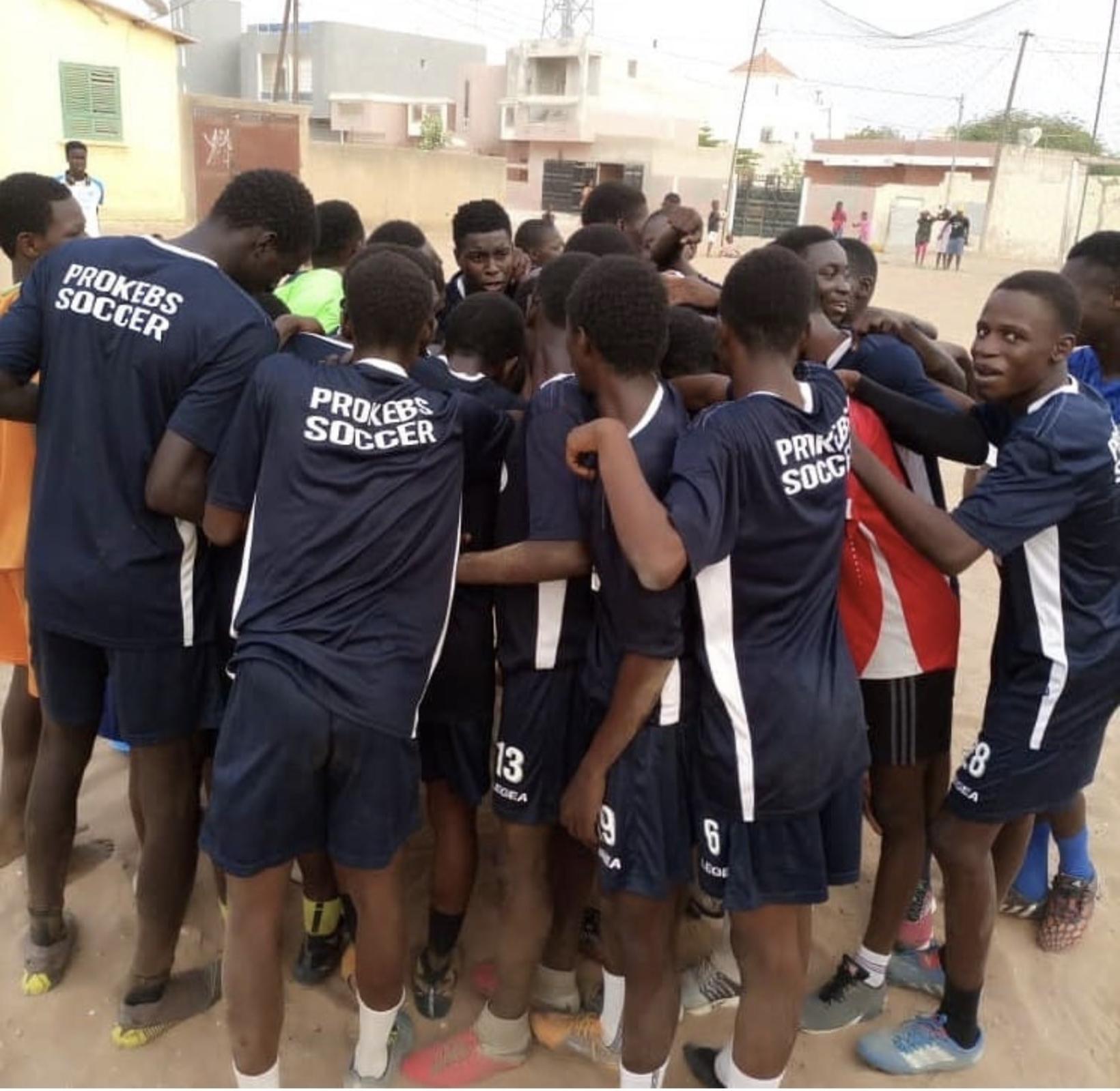 Fall construit l'école au Sénégal depuis 2021.