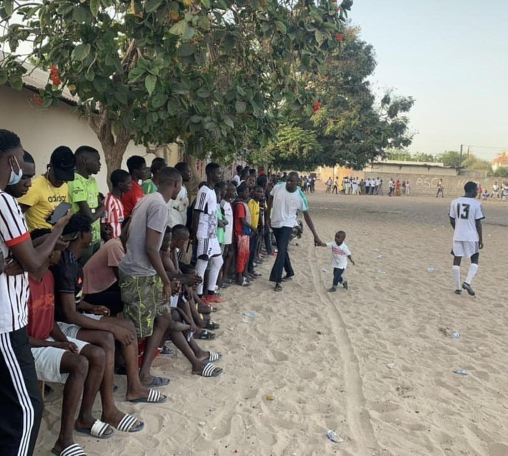 Les installations sportives sont limitées dans la ville natale de Fall.