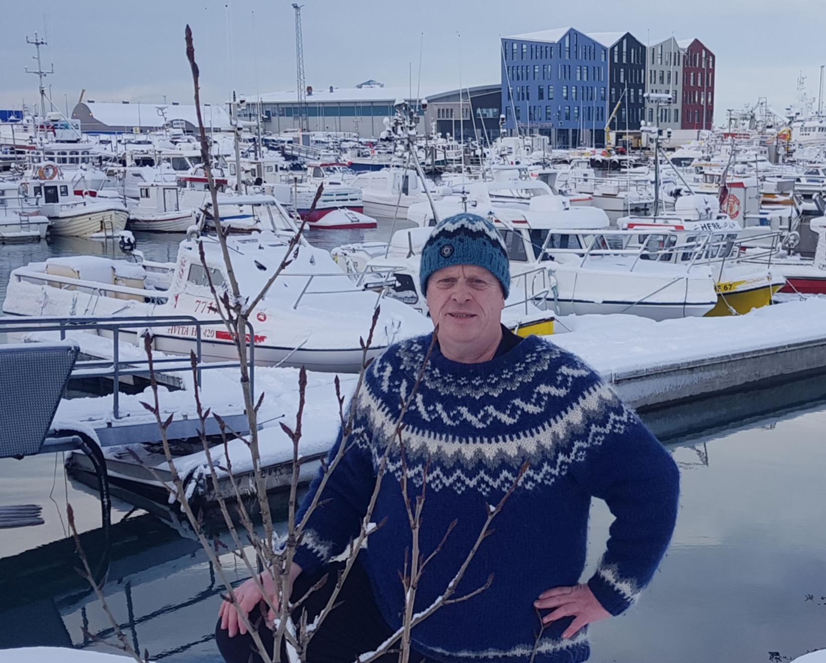 Guðlaugur Jónasson, le capitaine du Hvítá au port de Hafnarfjörður.
