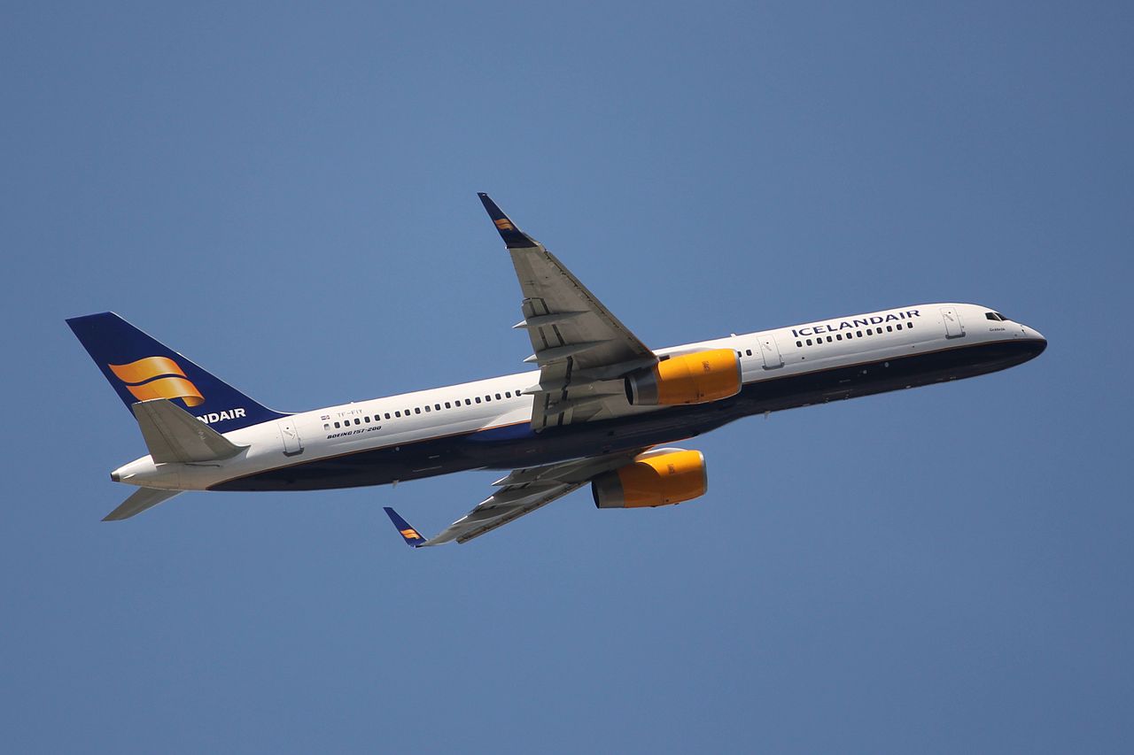 Un pilote d'Icelandair vole dangereusement bas au-dessus de Vestmannaeyjar