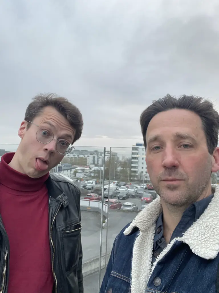 Ordinateurs, iPhone et optimisme – The Reykjavík Grapevine