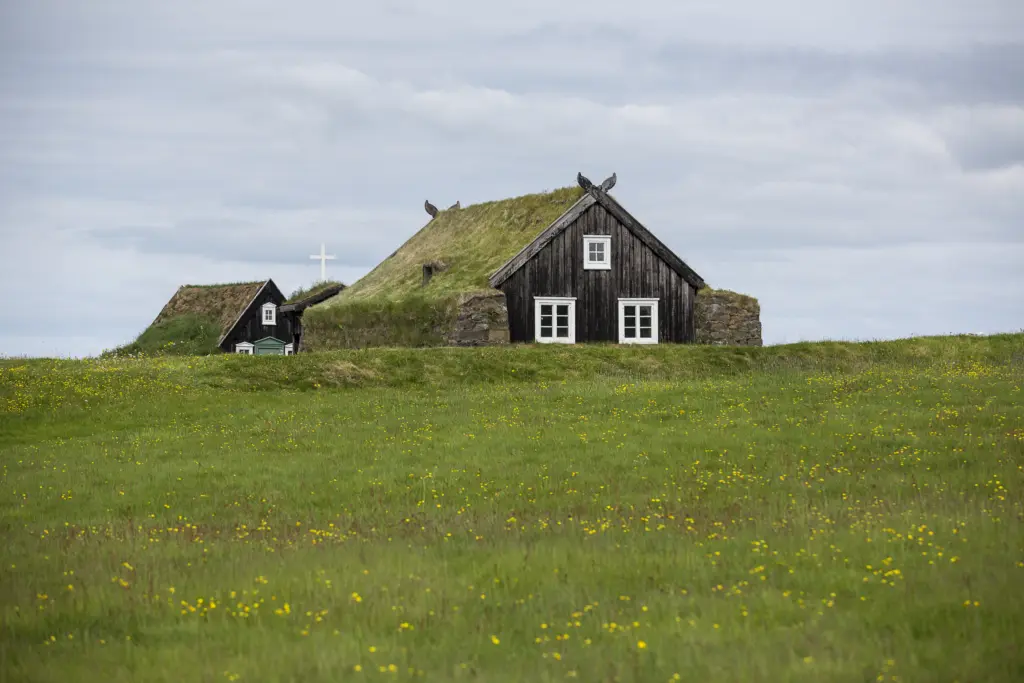 Nenni Ekki : Travailler dur ou travailler dur – The Reykjavík Grapevine