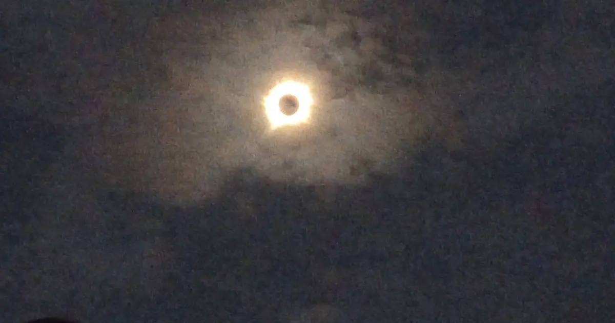 Photos de l'éclipse des lecteurs de Grapevine du 12 août 2026 : la couverture nuageuse n'a pas altéré nos vibrations – The Reykjavík Grapevine