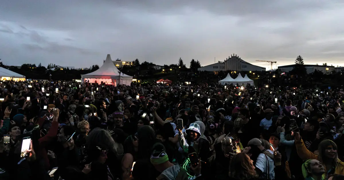 Musique électronique avec des marteaux – The Reykjavík Grapevine